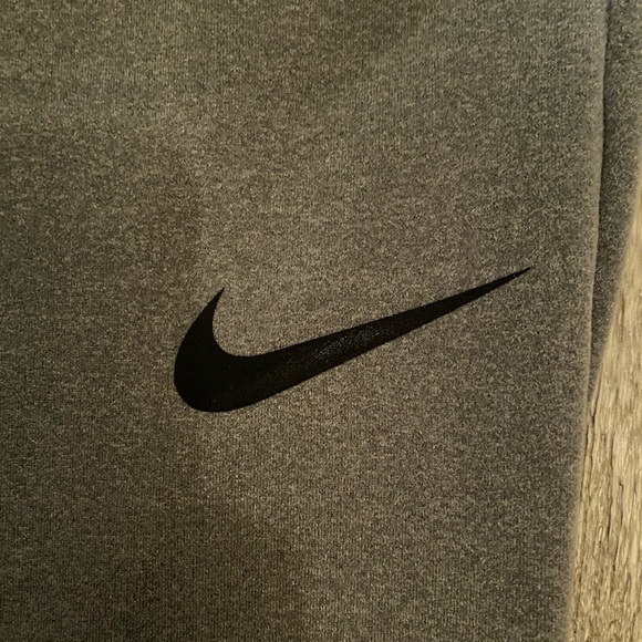 gray nike sweatpants - Picture 2 of 4